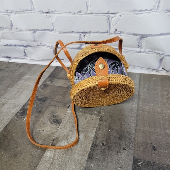 Round Rattan Purse - Picture 5 of 9